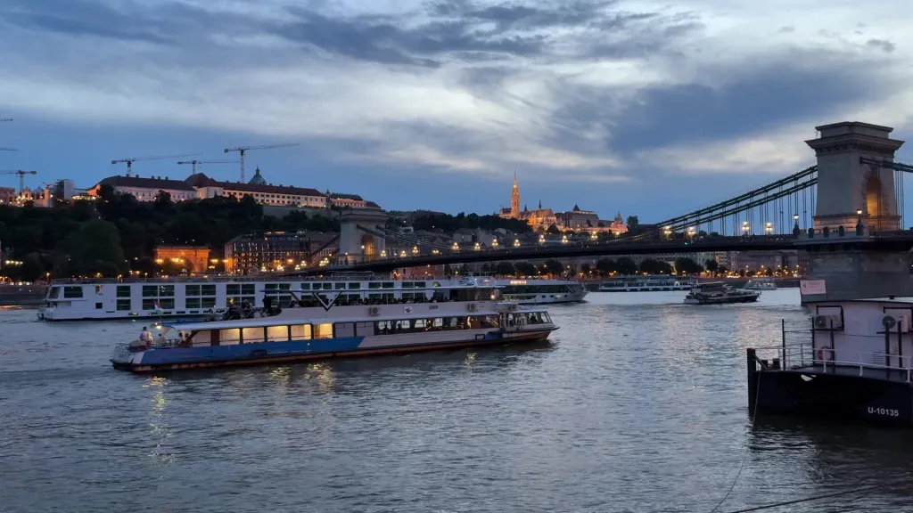 Abendstimmung an der Donau, 01.06.2025 22:54