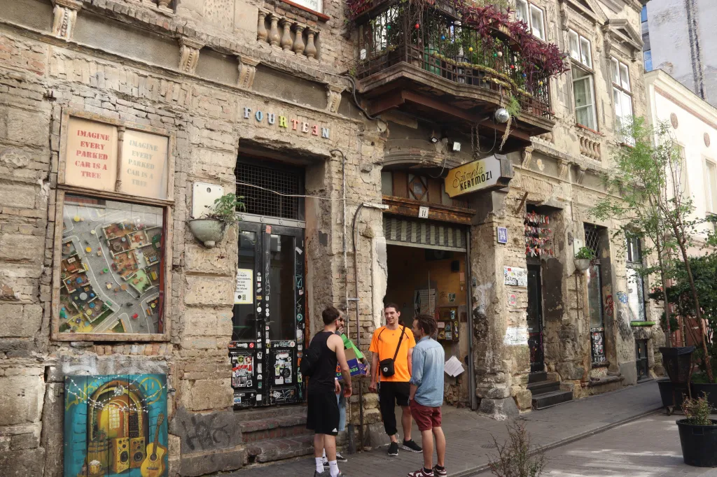 Szimpla Kert, 01.06.2025 18:13