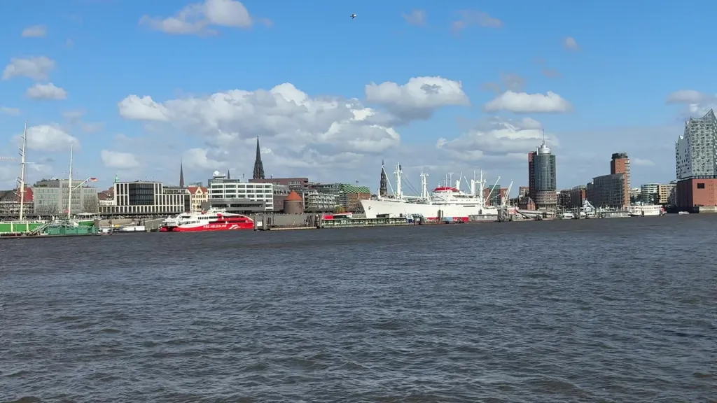 Blick von Steinwerder, 05.04.2026 18:04