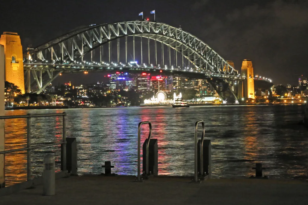 Sydney: Circular Quay, 13.03.2016 21:53