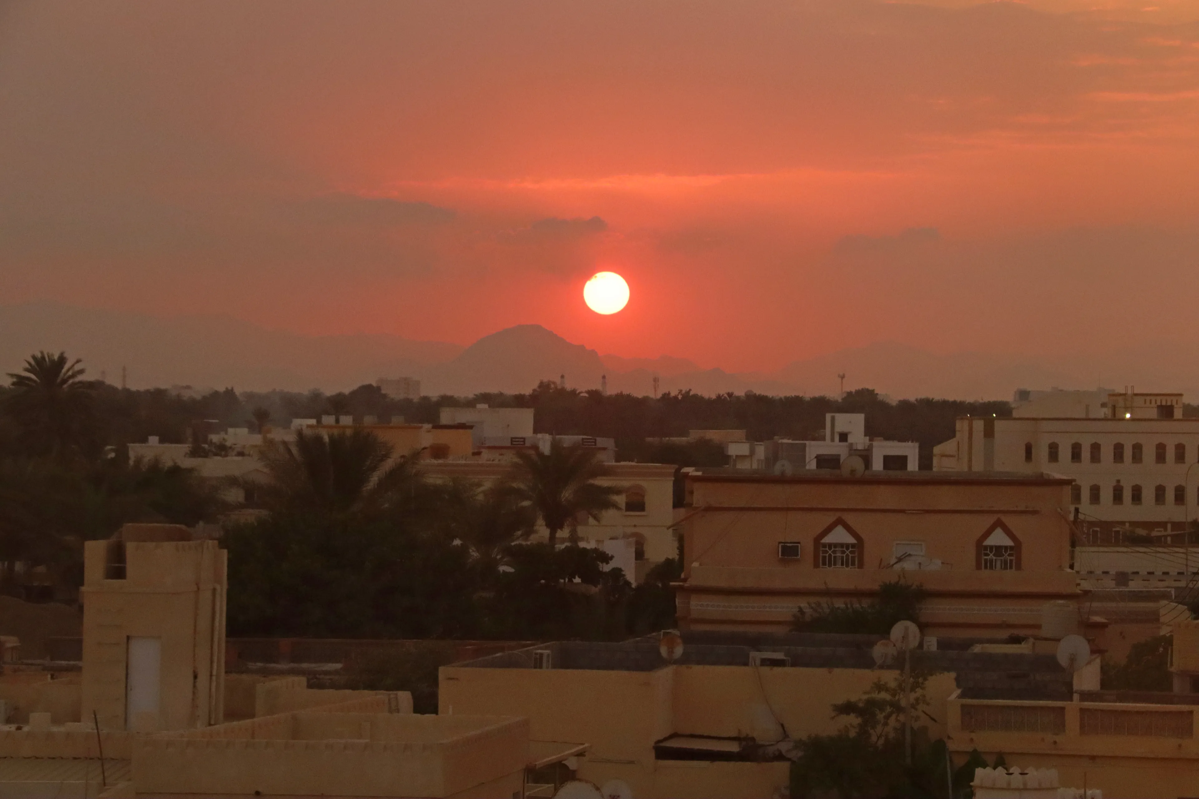 Sonnenuntergang über Sohar, 19.11.2024 18:15