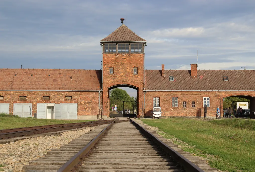 Auschwitz-Birkenau, 20.09.2026 19:13
